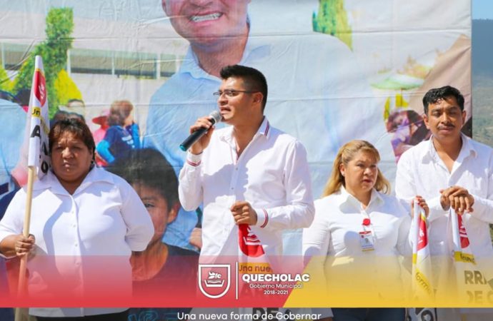 José Alejandro Martínez Fuentes da banderazo de Arranque de obra en Santa Catarina Villanueva.