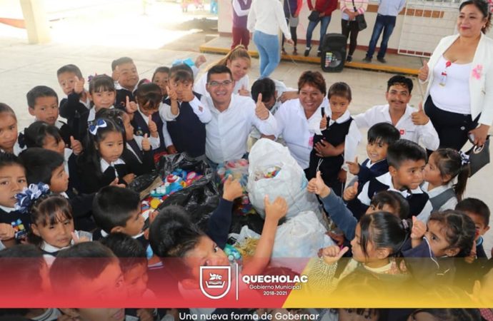 Ayuntamiento de Quecholac recibe donación de 35 mil tapitas para ayudar a niños con cáncer.