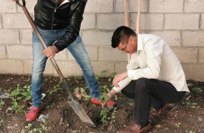 José Alejandro Martínez Fuentes arrancó la jornada de Reforestación para las escuelas.