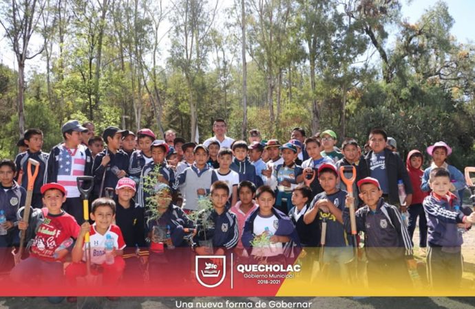 José Alejandro Martínez Fuentes Reforesta «la excavación» en Quecholac.