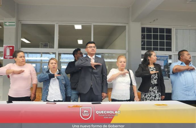 José Alejandro Martínez Fuentes acude a la Clausura del Bachillerato General José María Morelos y Pavón en Palmarito Tochapan.