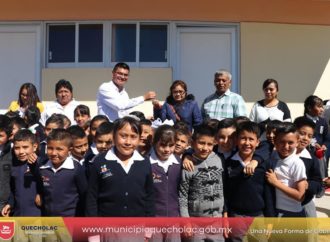 José Alejandro Martínez Fuentes sigue preocupándose por la educación, hoy hizo entrega de un Modulo Sanitario y Cisterna en la Primaria Ricardo Reyes Márquez.
