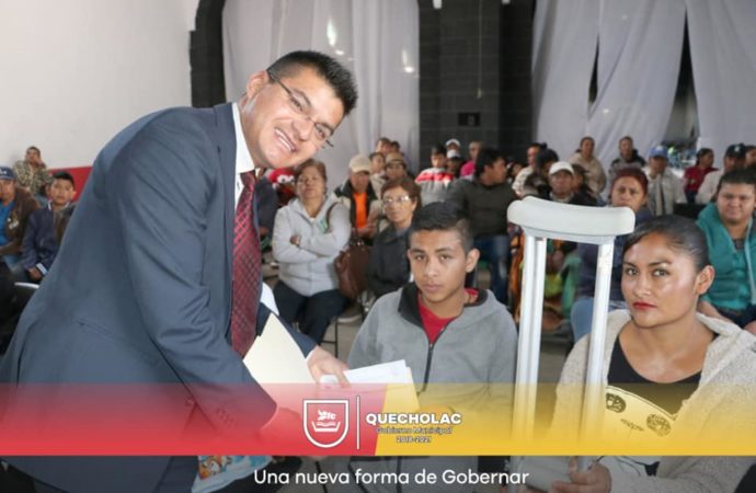 El Alcalde de Quecholac el Lic. José Alejandro Martínez Fuentes realizó el tramite de Credenciales para personas con Discapacidad.