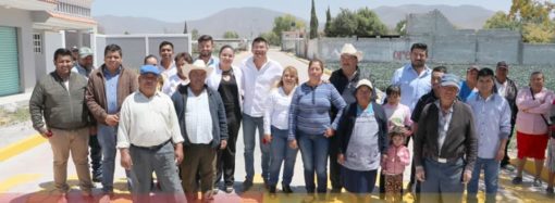 Martínez Fuentes entrega obra en Coscomaya por más de novecientos mil pesos.