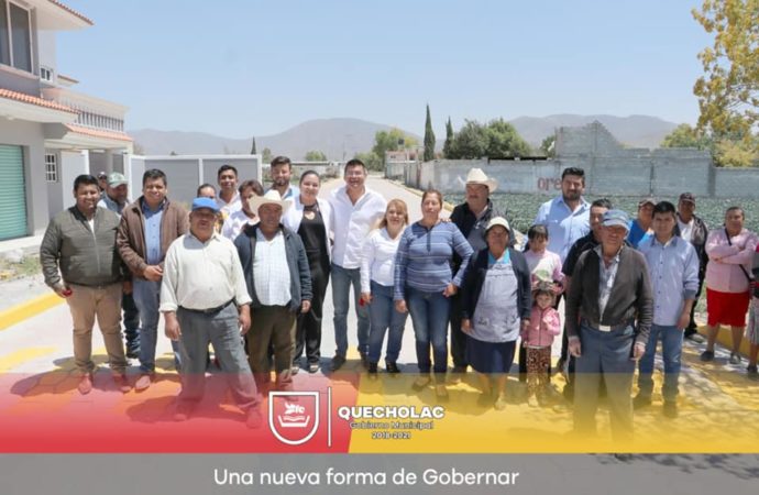 El Presidente Municipal el Lic. José Alejandro Martínez Fuentes hizo entrega de una obra en Palmarito Tochapan.