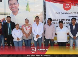 José Alejandro Martínez Fuentes da banderazo de Arranque de obra por Adoquinamiento en San Bartolomé Coscomaya.