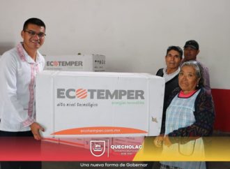 José Alejandro Martínez Fuentes hizo entrega de más de 40 calentadores solares a Familias del Municipio.