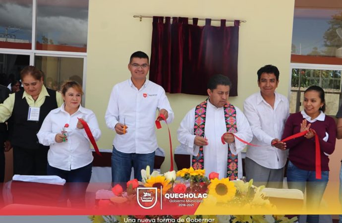 José Alejandro Martínez Fuentes cumple un compromiso más con la educación en Quecholac.