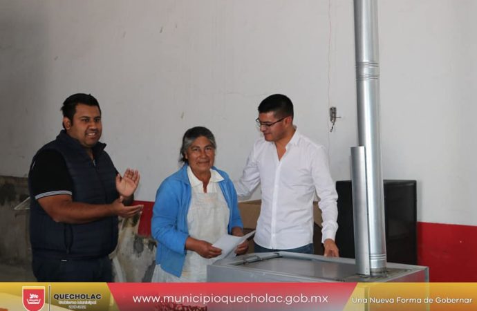 José Alejandro Martínez Fuentes hizó entrega de 150 Estufas Ecologicas a familias con Rezago Social en Quecholac.