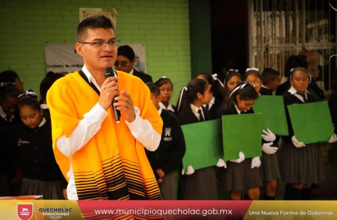 José Alejandro Martínez Fuentes fue padrino del XX Aniversario de la fundación de la Secundaria Nicolás Bravo en San Simón de Bravo.