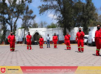 José Alejandro Martínez Fuentes entrega equipo al departamento de Servicio de Limpia Urbana en Quecholac