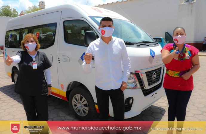 José Alejandro Martínez Fuentes hizó entrega de una unidad nueva a la Dirección de DIF.
