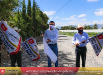José Alejandro Martínez Fuentes da banderazo para la creación de Caminos Saca cosechas en Quecholac.