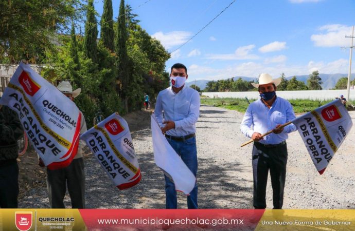 José Alejandro Martínez Fuentes da banderazo para la creación de Caminos Saca cosechas en Quecholac.