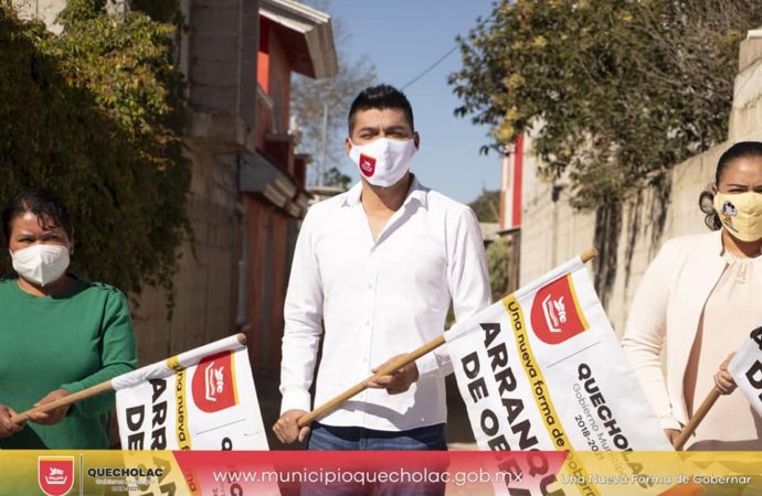 José Alejandro Martínez Fuentes da banderazo por Adoquinamiento en Quecholac.