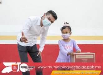 Entrega Alejandro Martínez más de dos mil Despensas en Quecholac.