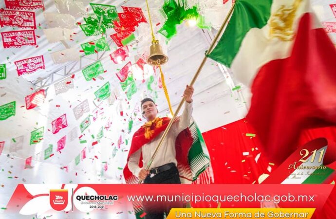 Alejandro Martínez lleva a cabo el festejo del CCXI aniversario de la independencia de México.