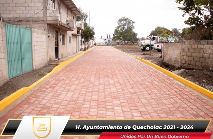 En Quecholac entregan obra de Adoquinamiento por $530,308.39 pesos.