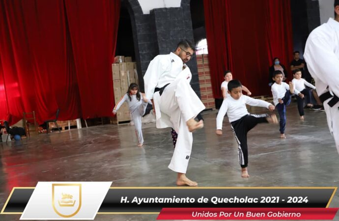 Realizan en Quecholac graduación del taller de Karate do.