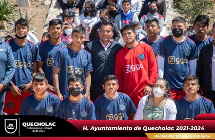 Entregan Kits Deportivos para Bachiller de Villanueva