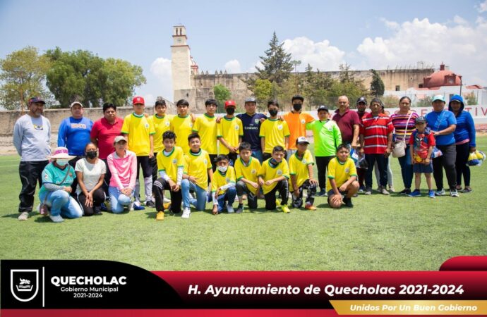 Entregan Kits Deportivos para Equipo Juniors Fc en Quecholac